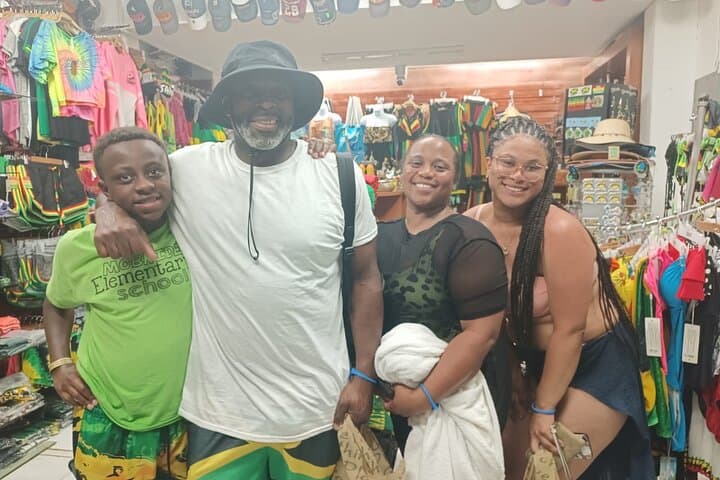 Montego Bay Hip Strip Shopping and Margaritaville Private Tour photo 3