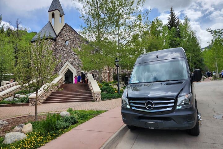 Aspen-Snowmass Private Transfer to Denver International: Door-to-Door Luxury Car Service photo 2