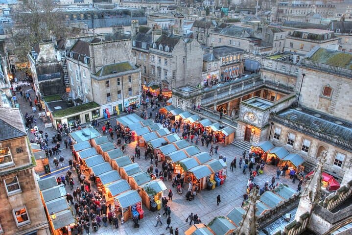 Christmas Walking Tour of Bath: Private Enchanted Holiday Stroll Through Bath Abbey, Pulteney Bridge & Royal Crescent photo 3