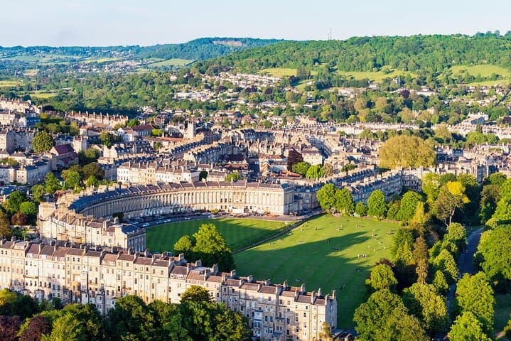 Christmas Walking Tour of Bath: Private Enchanted Holiday Stroll Through Bath Abbey, Pulteney Bridge & Royal Crescent photo 5