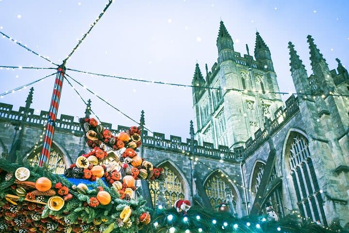 Christmas Walking Tour of Bath: Private Enchanted Holiday Stroll Through Bath Abbey, Pulteney Bridge & Royal Crescent