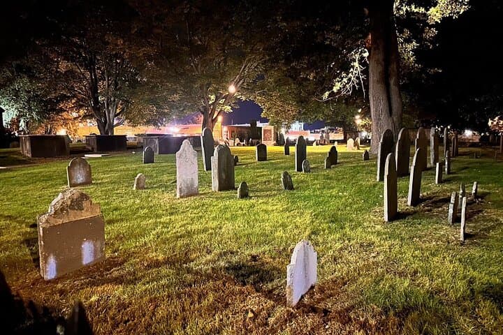 Salem Ghost Hunting Tour — Specters & Apparitions 90-Minute Paranormal Walk photo 4