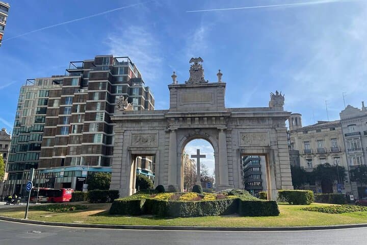 Ride Valencia: Top 25 Highlights Guided Bike Tour photo 5
