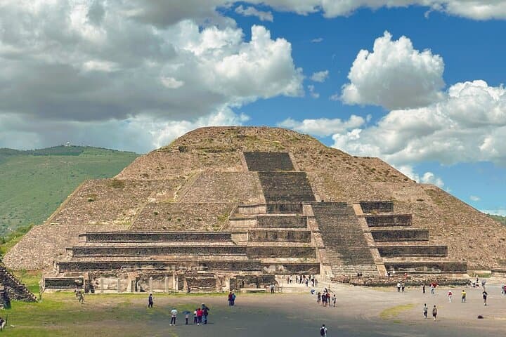 Teotihuacán Pyramids Private Tour from Mexico City — Private Guided Visit to Pyramid of the Sun