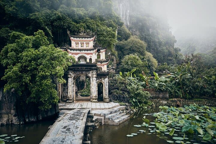 Ninh Binh Full-Day Tour: Hoa Lu, Trang An & Mua Cave Boat Experience photo 6