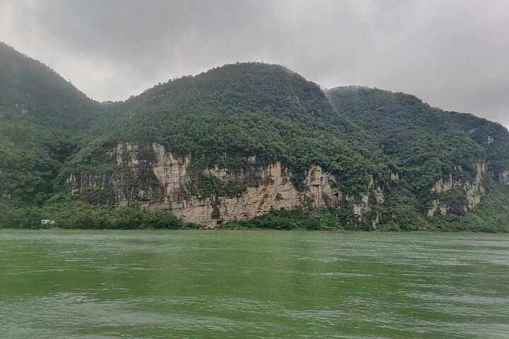 Explore Sanyou Cave and Sanxia Waterfall: Private Day Tour from Yichang photo 4