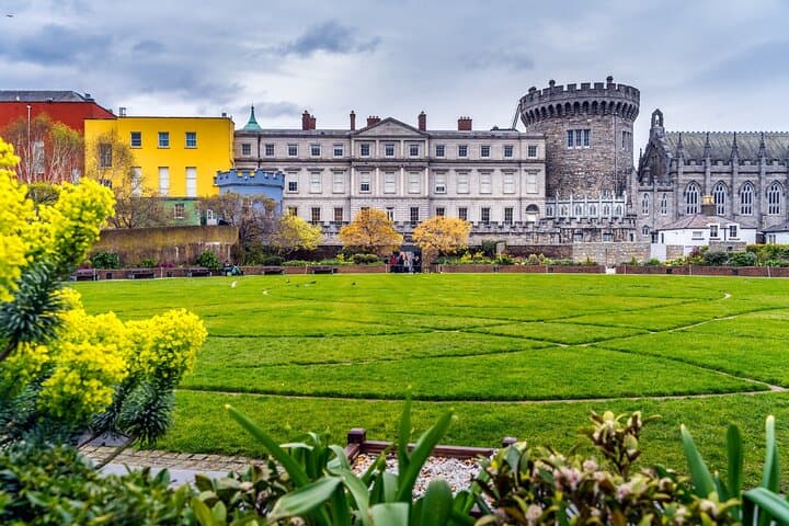 Skip-the-Line Book of Kells & Dublin Castle Walking Tour in Dublin photo 3