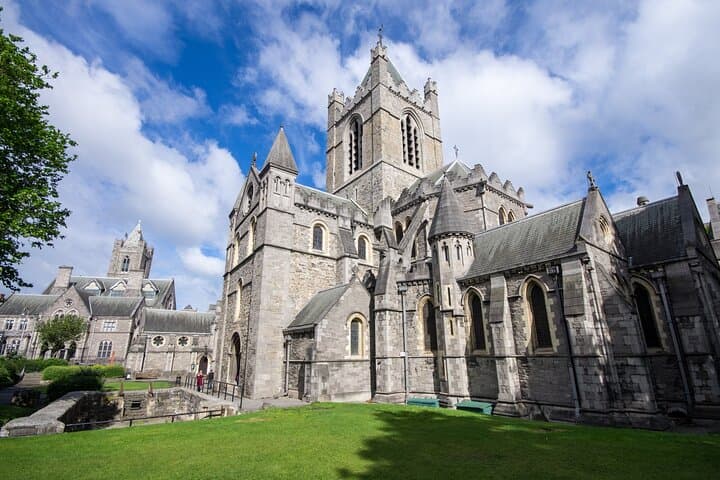 Skip-the-Line Book of Kells & Dublin Castle Walking Tour in Dublin photo 4