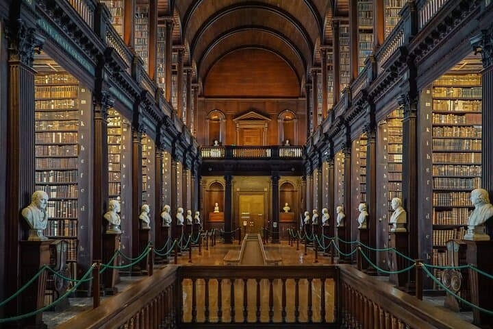 Skip-the-Line Book of Kells & Dublin Castle Walking Tour in Dublin photo 6