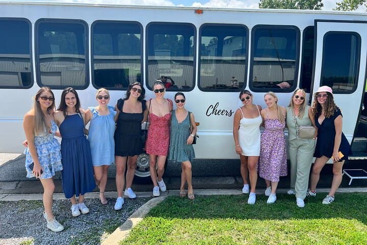 Sip and Stroll: Late Afternoon Wine, Cheese & Spirits Tour in Niagara-on-the-Lake