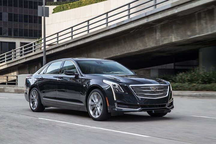 Chicago Luxury Sedan Airport Transfer: O'Hare & Midway Curbside One-Way photo 2