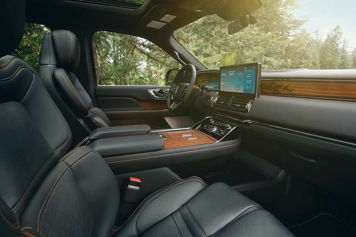 Luxury SUV Chicago Sightseeing: 2–4 Hour Private Chauffeur Tour photo 5