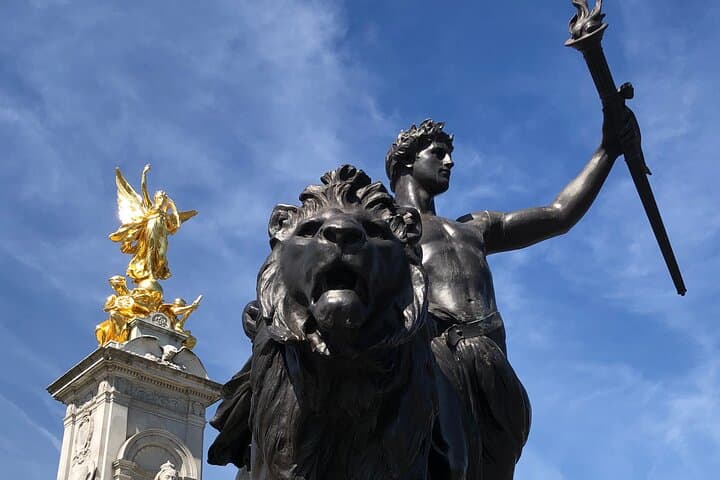 Private Royal London Walking Tour: Buckingham Palace, Westminster & Kensington photo 3