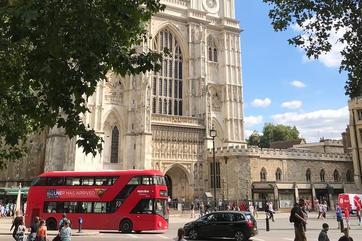Private Royal London Walking Tour: Buckingham Palace, Westminster & Kensington photo 4