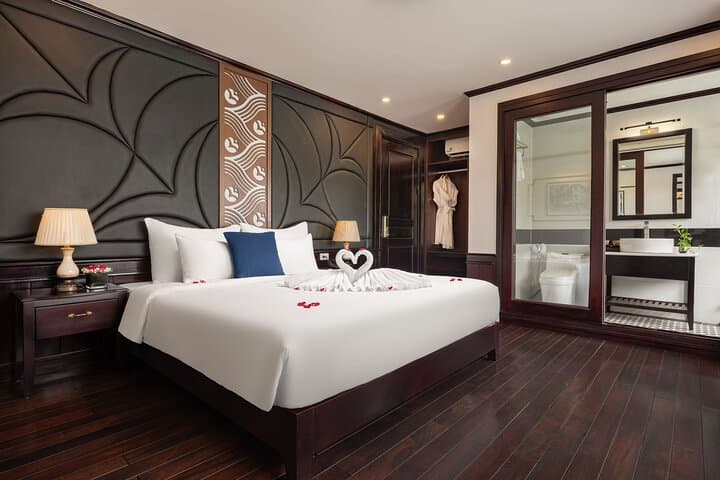 Melody Cruise: 2-Day Halong & Lan Ha Bay Overnight Cruise from Ha Long