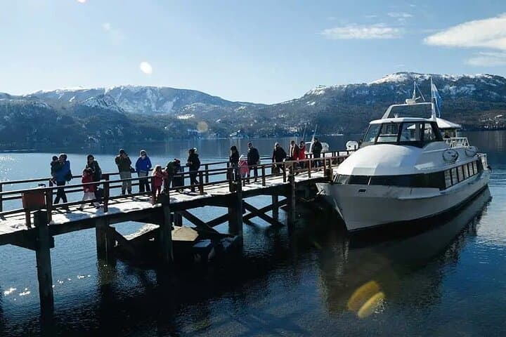 Lácar to Hua Hum: San Martín de los Andes Lakes & Waterfalls Boat Excursion photo 5
