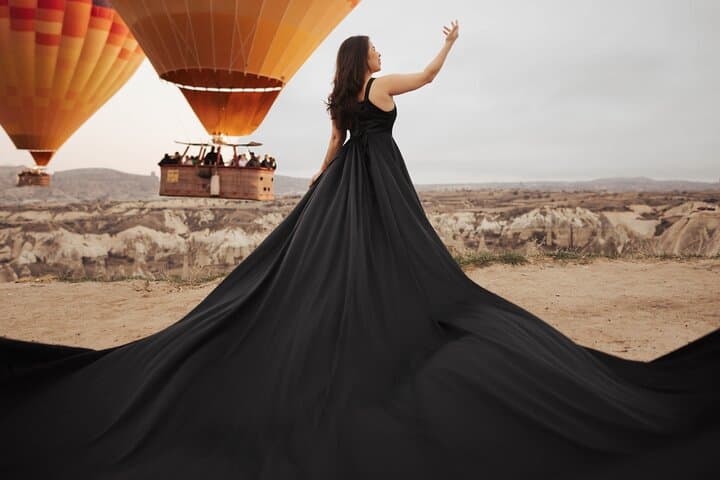 Private Romantic Photoshoot with Hot Air Balloon Views in Cappadocia photo 4