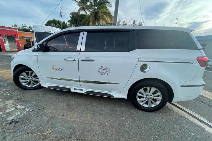 Private Airport Transfer in San Juan: Isla Verde & Condado to/from SJU photo 5