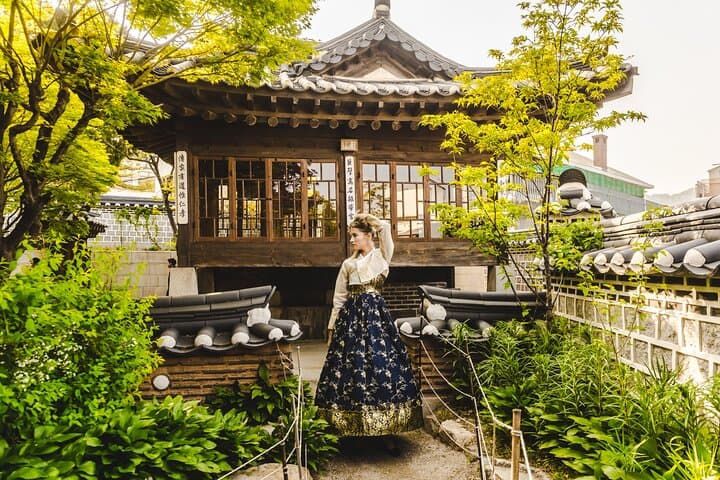 Seoul Private Vacation Photography Session with Local Photographer photo 5