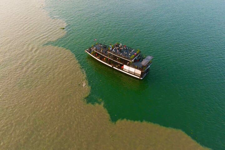Phnom Penh Sunset Cruise: Mekong & Tonle Sap Evening Tour with Drinks photo 3