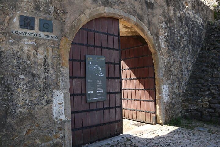 Tomar and Almourol: A Lisbon Day Trip to Templar Castles and Convents photo 4