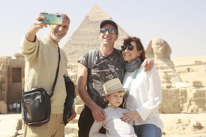 Full Day Giza and Cairo Tour: Pyramids, Egyptian Museum & Nile Cruise photo 1