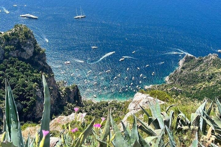 Day Trip from Rome to Capri: Blue Grotto, Anacapri & La Piazzetta photo 3