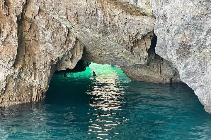 Day Trip from Rome to Capri: Blue Grotto, Anacapri & La Piazzetta photo 4