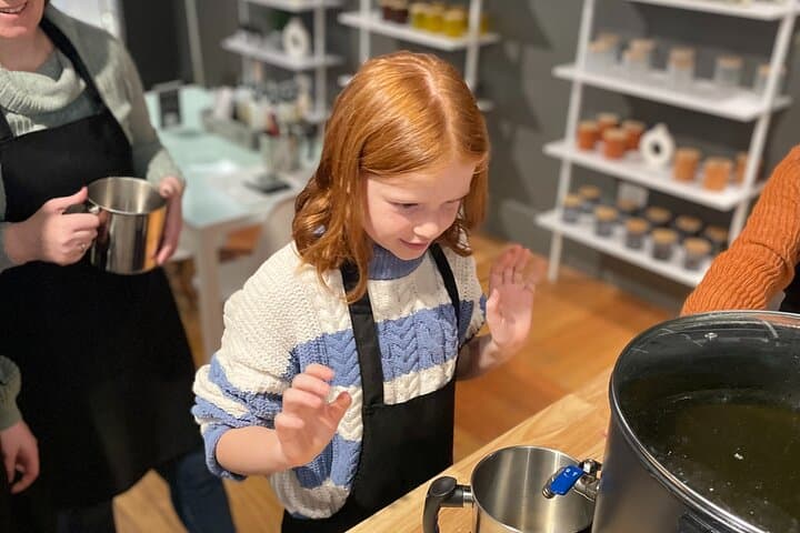 Chicago Candle-Making Class on the Magnificent Mile photo 4