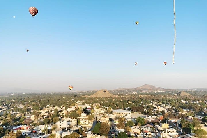 Sunrise Hot Air Balloon Over Teotihuacan: Pyramids, Breakfast & Basilica Day Tour photo 4