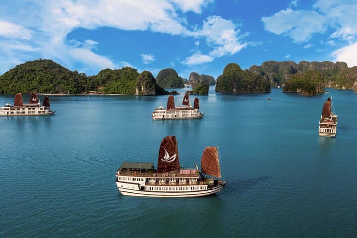 2-Day Lazalee Cruise: Explore Halong Bay's Limestone Islands from Hanoi