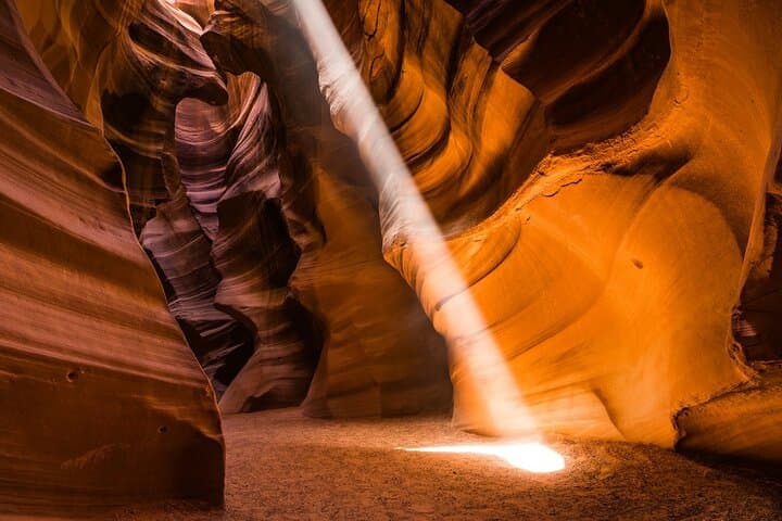 Upper Antelope Canyon Tour: Insider Guide to the Slot Canyon Experience