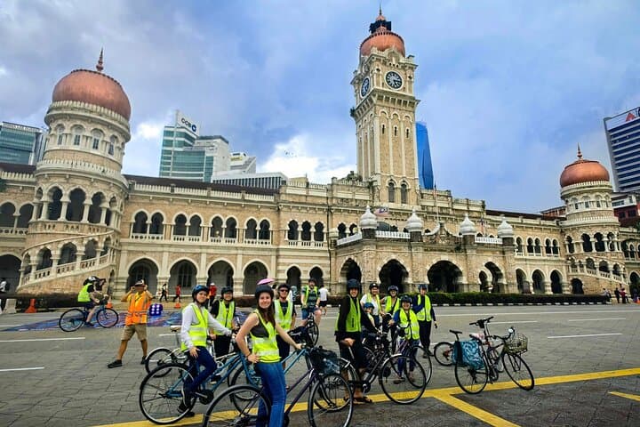 Kuala Lumpur Sunset Cycling Tour: Blue Fountain, Kampung Baru & Colonial Sights by Night