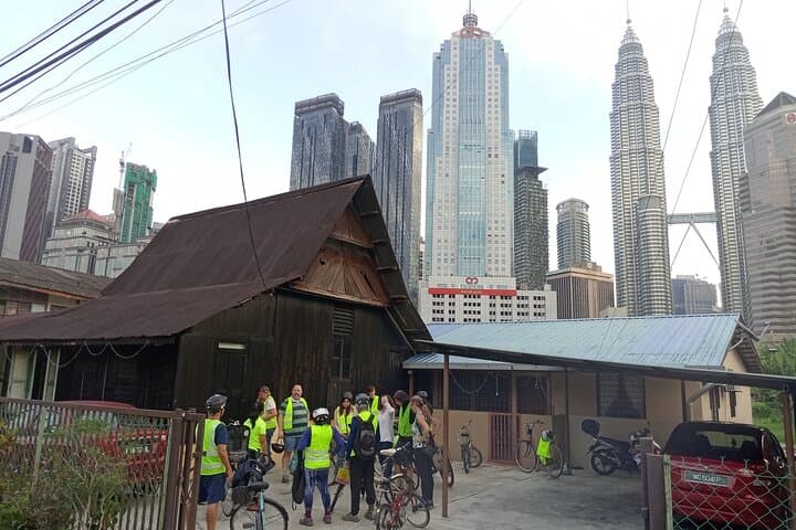 Kuala Lumpur Sunset Cycling Tour: Blue Fountain, Kampung Baru & Colonial Sights by Night photo 4