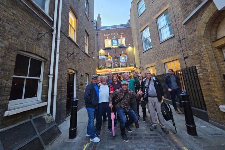 Historic London Pub Walking Tour: Blackfriar, Viaduct & Cheshire Cheese