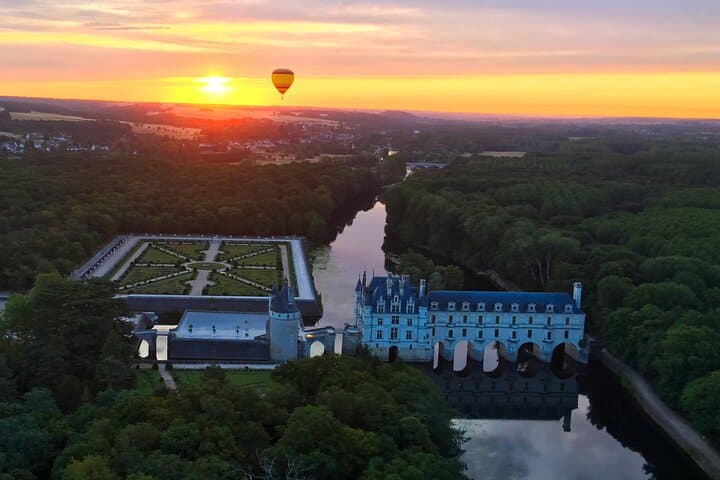 Sunrise Hot-Air Balloon Over the Loire Valley Castles photo 3