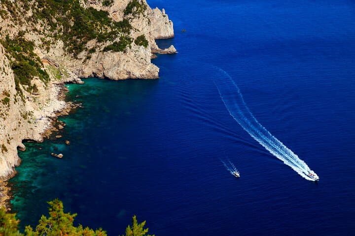 Amalfi Coast Sunset Aperitif: Private Boat from Sorrento