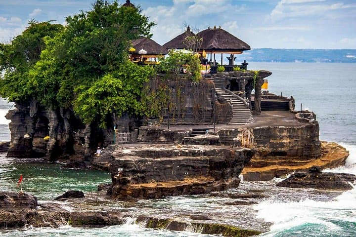 Private Day Tour: Ubud to Tanah Lot — Monkey Forest, Tegalalang & Sunset Temple photo 1