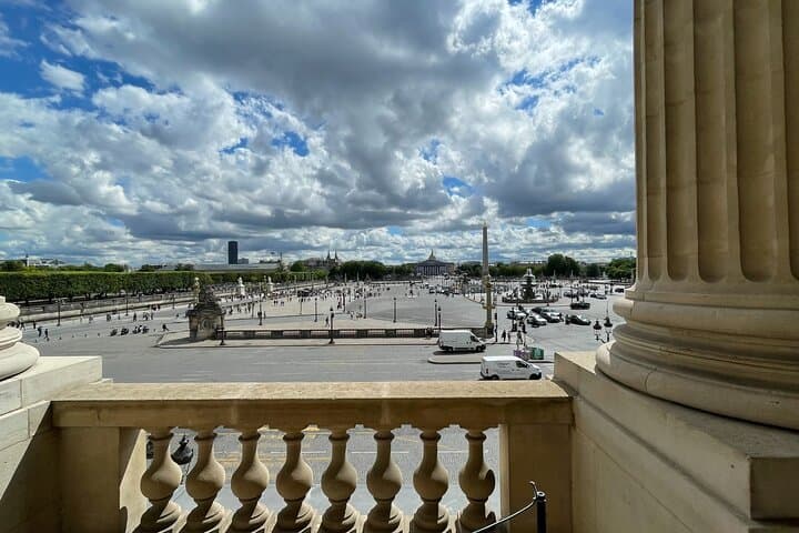 Private Paris monuments tour: Montmartre to the Eiffel Tower in 4 hours