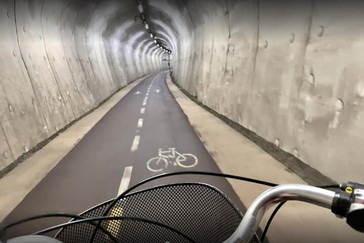 San Sebastián Bike Tour: Ride La Concha with Pintxo and Drink photo 3
