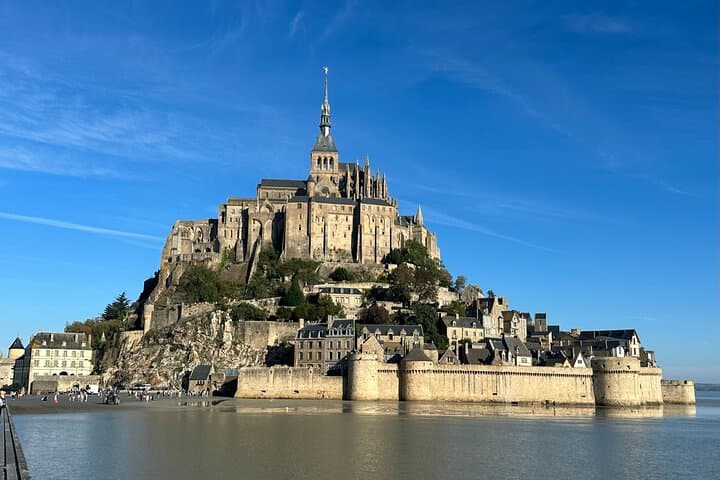 Omaha Beach to Mont‑Saint‑Michel: Private Day Tour from Bayeux photo 3
