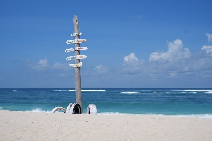 Full-Day Uluwatu South Bali Private Tour — Uluwatu Temple, GWK, Pandawa & Water Blow photo 3