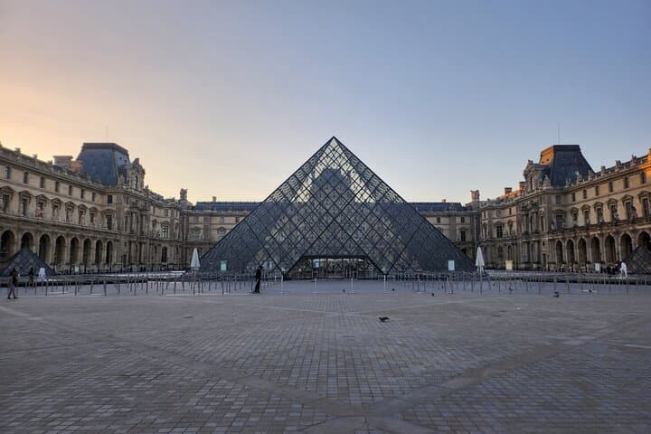 Paris at Dawn: Sunrise Walking Tour from Trocadéro to the Louvre photo 3