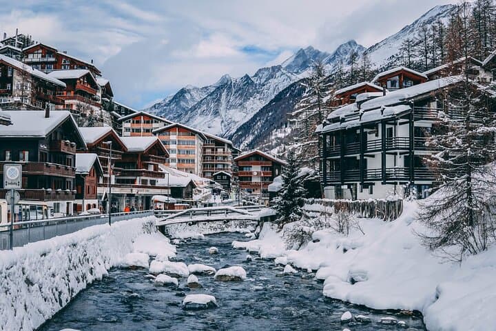 Private Christmas Walking Tour in Zermatt — Matterhorn Views & Historic Hinterdorfstrasse photo 6