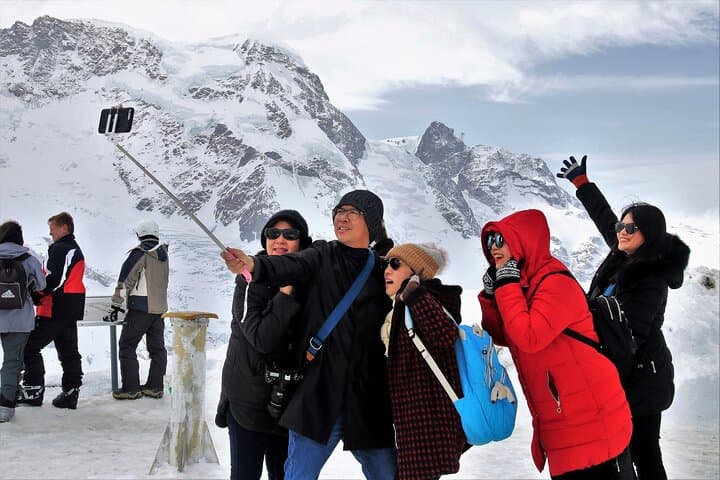 Private Christmas Walking Tour in Zermatt — Matterhorn Views & Historic Hinterdorfstrasse