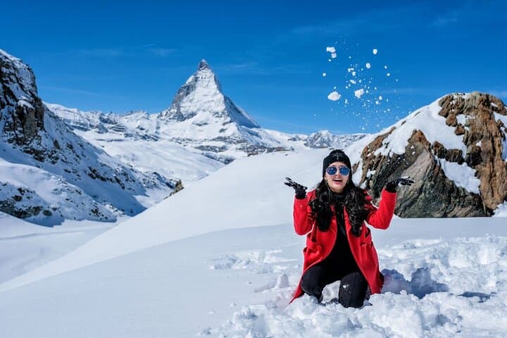 Private Christmas Walking Tour in Zermatt — Matterhorn Views & Historic Hinterdorfstrasse photo 5