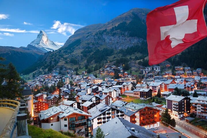 Private Christmas Walking Tour in Zermatt — Matterhorn Views & Historic Hinterdorfstrasse photo 4