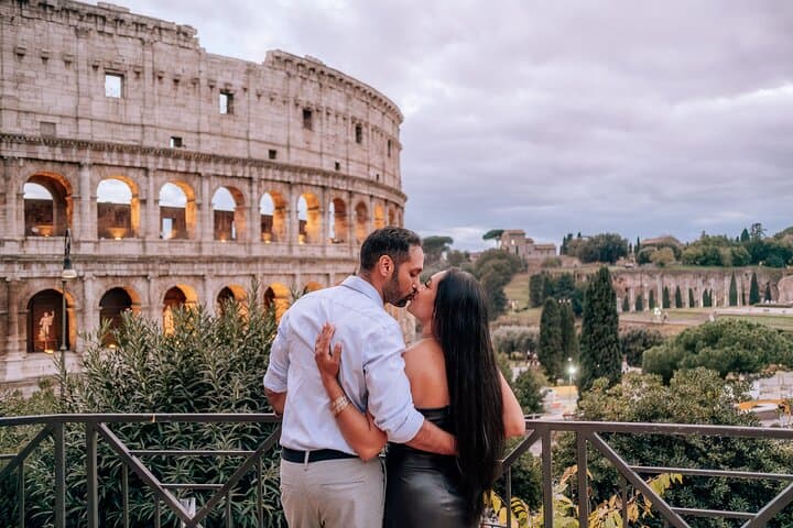 Romantic Couples Photoshoot in Rome: Private 45-Minute Landmark Session photo 3