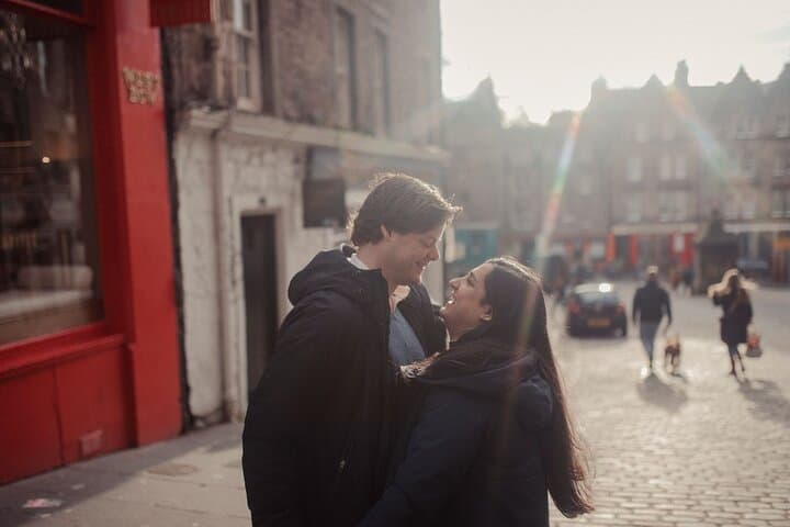Edinburgh Old Town Romantic Couples Photoshoot — Private 15-Min Session photo 2