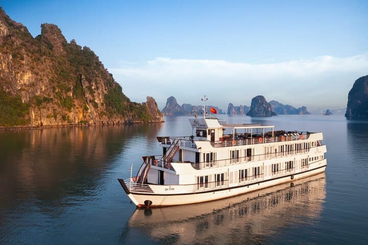 Bai Tu Long 2-Day Cruise from Hanoi: Kayak, Cave Walks & Onboard Dining